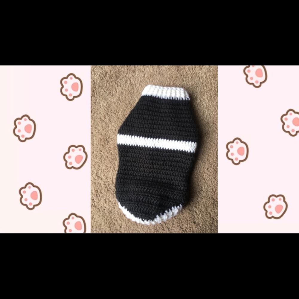 Crocheted dog or kitten sweater